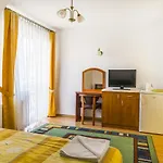 Aleksander 4*