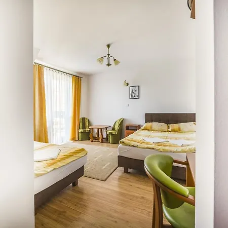Aleksander Bed & Breakfast 4*