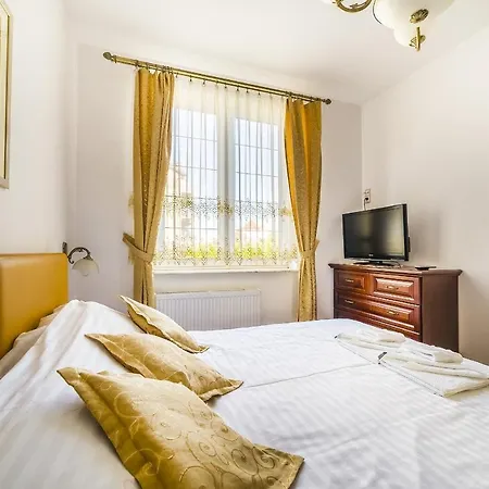 Aleksander Bed & Breakfast 4*