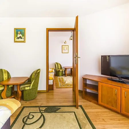 Aleksander Bed & Breakfast 4*