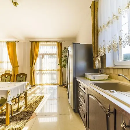Aleksander Bed & Breakfast 4*