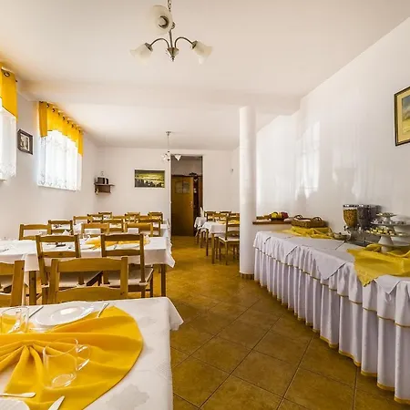 Bed & Breakfast Aleksander 4*