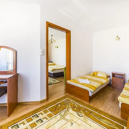 Aleksander Bed & Breakfast 4*