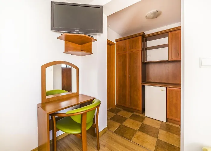 Aleksander Nocleg ze śniadaniem 4*