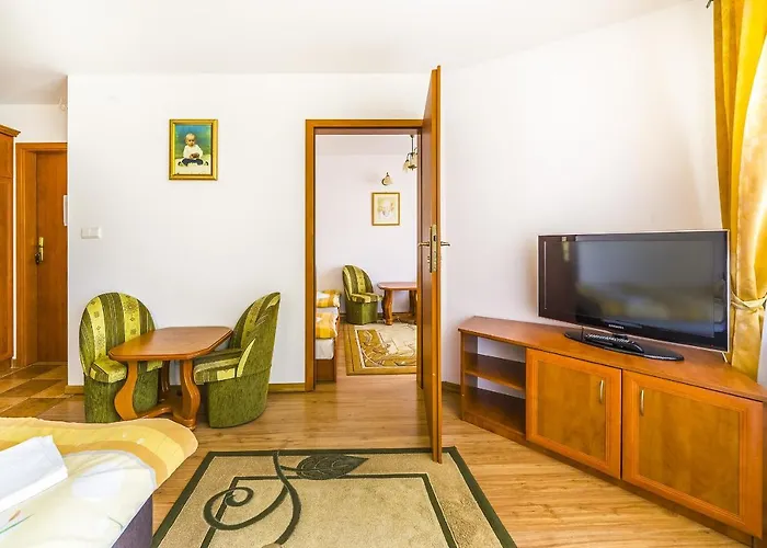 Aleksander Nocleg ze śniadaniem 4*